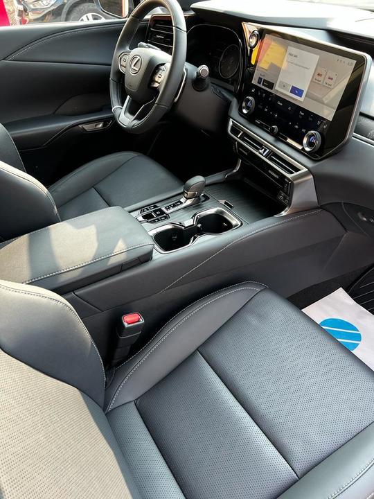 Lexus RX IV рестайлинг, 2024 год, 11 000 000 рублей, 11 фотография