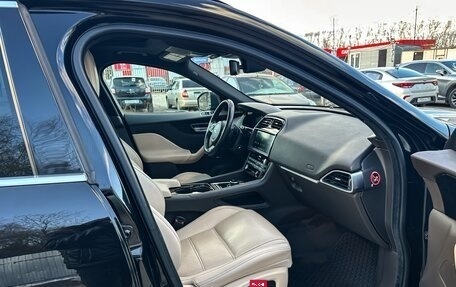 Jaguar F-Pace, 2017 год, 2 590 000 рублей, 16 фотография