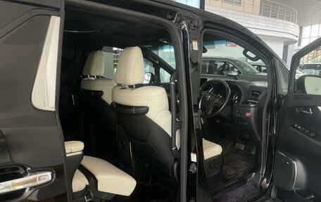 Toyota Alphard III, 2018 год, 5 149 000 рублей, 6 фотография