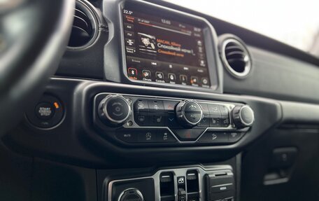 Jeep Wrangler, 2020 год, 2 750 000 рублей, 24 фотография