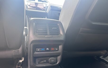 Volkswagen Tiguan II, 2018 год, 2 950 000 рублей, 10 фотография