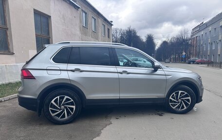 Volkswagen Tiguan II, 2018 год, 2 950 000 рублей, 3 фотография