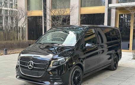 Mercedes-Benz V-Класс, 2024 год, 21 900 000 рублей, 16 фотография