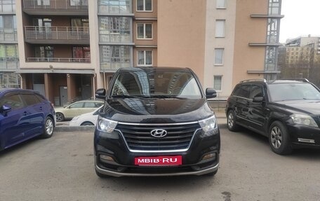 Hyundai H-1 II рестайлинг, 2019 год, 3 250 000 рублей, 2 фотография