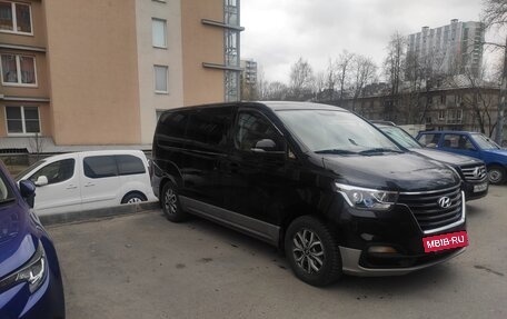 Hyundai H-1 II рестайлинг, 2019 год, 3 250 000 рублей, 3 фотография