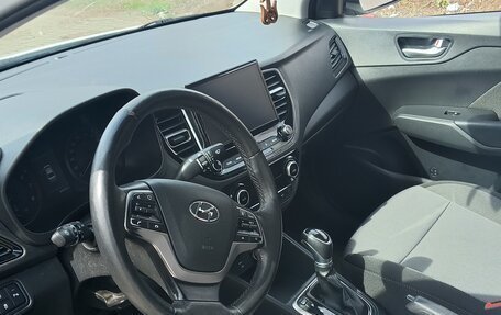 Hyundai Solaris II рестайлинг, 2021 год, 1 650 000 рублей, 7 фотография