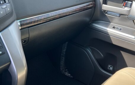 Toyota Land Cruiser 200, 2011 год, 5 000 000 рублей, 21 фотография