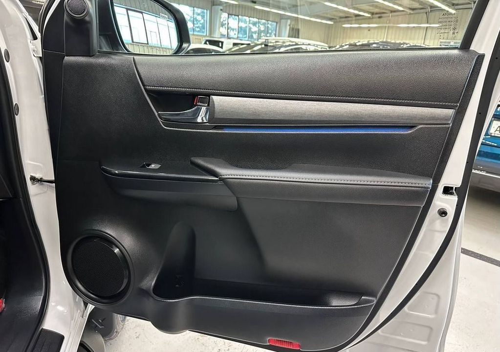 Toyota Hilux, 2024 год, 7 450 000 рублей, 8 фотография