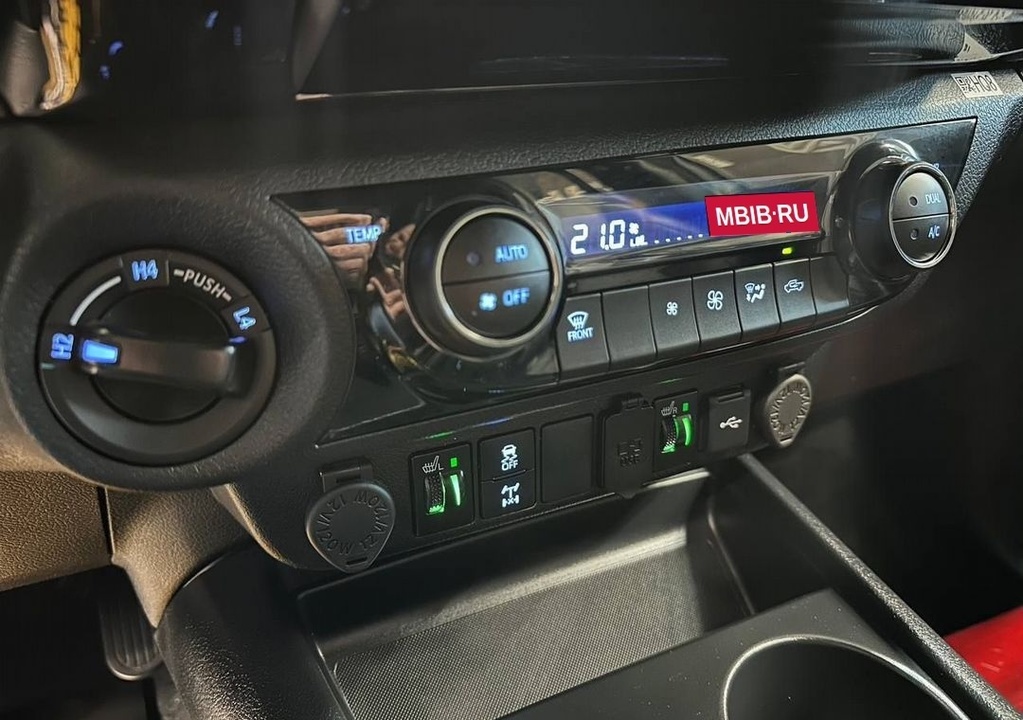 Toyota Hilux, 2024 год, 7 450 000 рублей, 11 фотография