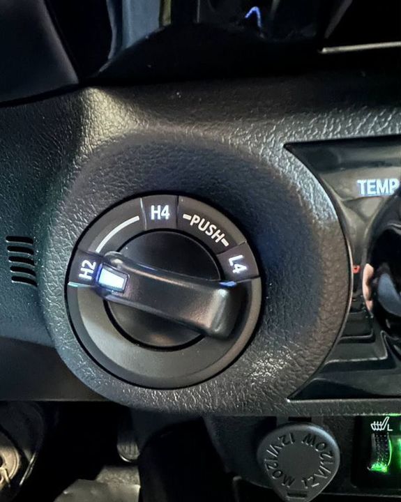 Toyota Hilux, 2024 год, 7 450 000 рублей, 16 фотография