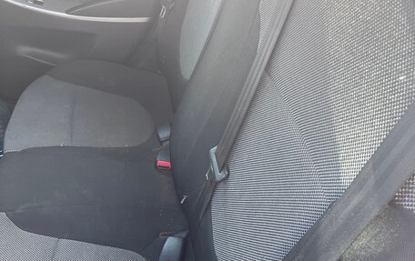 Hyundai Solaris II рестайлинг, 2013 год, 900 000 рублей, 4 фотография