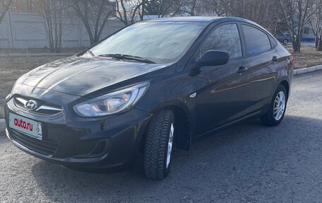 Hyundai Solaris II рестайлинг, 2013 год, 900 000 рублей, 3 фотография
