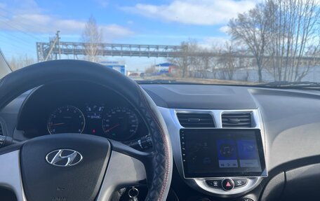 Hyundai Solaris II рестайлинг, 2013 год, 900 000 рублей, 5 фотография