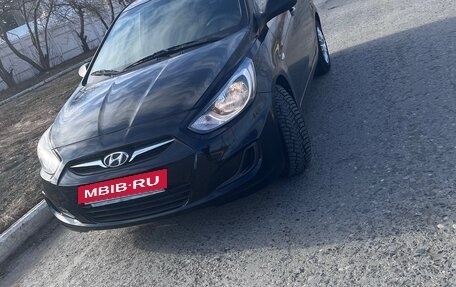 Hyundai Solaris II рестайлинг, 2013 год, 900 000 рублей, 2 фотография