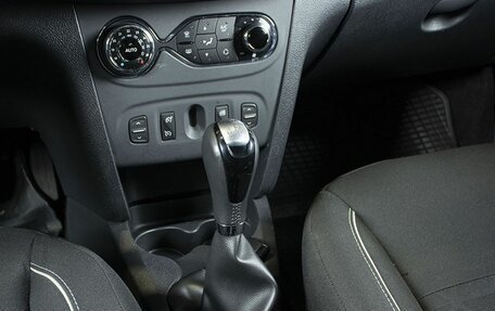 Renault Logan II, 2018 год, 858 500 рублей, 7 фотография