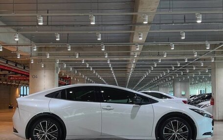 Toyota Prius IV XW50, 2024 год, 3 750 000 рублей, 3 фотография