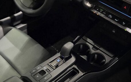 Toyota Prius IV XW50, 2024 год, 3 750 000 рублей, 9 фотография