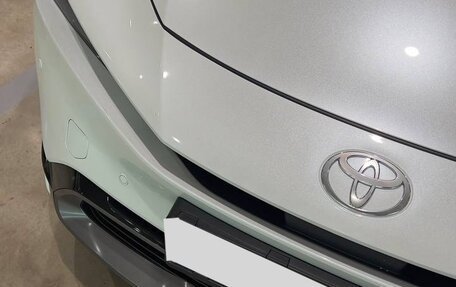 Toyota Prius IV XW50, 2024 год, 3 750 000 рублей, 5 фотография