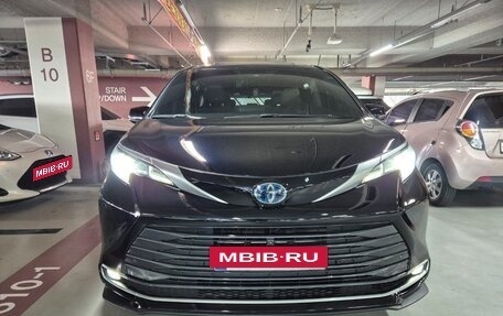 Toyota Sienna, 2022 год, 4 282 999 рублей, 2 фотография