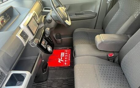 Toyota Pixis Mega, 2016 год, 850 000 рублей, 10 фотография
