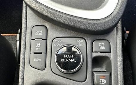 Toyota Yaris Cross, 2021 год, 1 400 000 рублей, 21 фотография