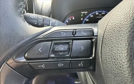 Toyota Yaris Cross, 2021 год, 1 400 000 рублей, 27 фотография