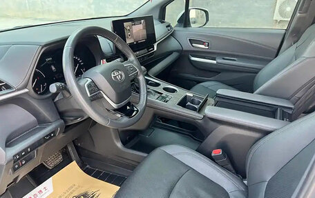 Toyota Sienna, 2022 год, 3 820 000 рублей, 9 фотография