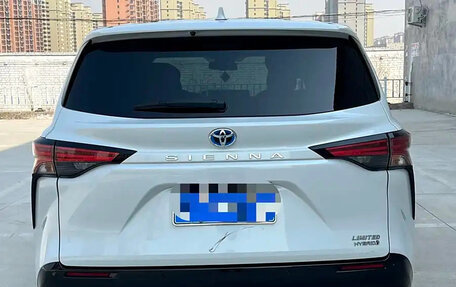 Toyota Sienna, 2022 год, 3 820 000 рублей, 4 фотография