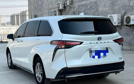 Toyota Sienna, 2022 год, 3 820 000 рублей, 3 фотография