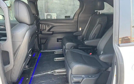 Toyota Sienna, 2022 год, 3 820 000 рублей, 11 фотография
