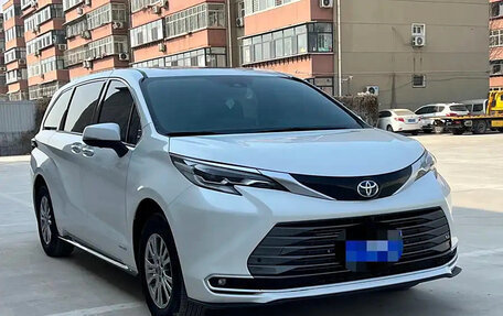 Toyota Sienna, 2022 год, 3 820 000 рублей, 6 фотография