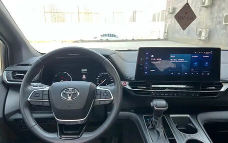 Toyota Sienna, 2022 год, 3 820 000 рублей, 20 фотография