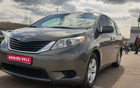 Toyota Sienna III, 2011 год, 2 200 000 рублей, 1 фотография