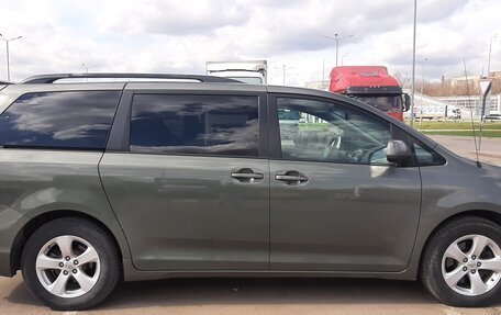 Toyota Sienna III, 2011 год, 2 200 000 рублей, 3 фотография