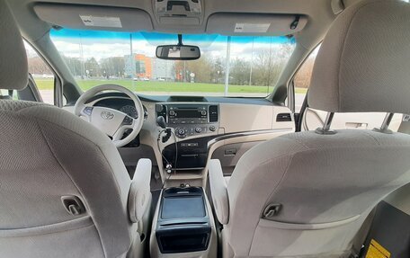 Toyota Sienna III, 2011 год, 2 200 000 рублей, 11 фотография