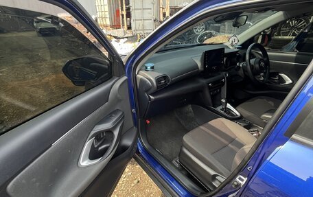 Toyota Yaris Cross, 2021 год, 1 870 000 рублей, 19 фотография