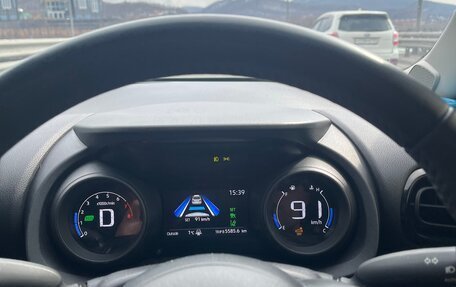Toyota Yaris Cross, 2021 год, 1 870 000 рублей, 29 фотография