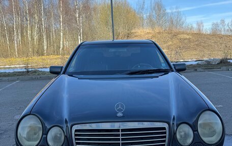 Mercedes-Benz E-Класс, 1996 год, 525 000 рублей, 1 фотография