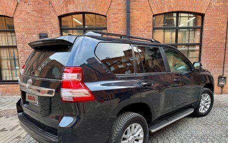 Toyota Land Cruiser Prado 150 рестайлинг 2, 2017 год, 3 670 000 рублей, 6 фотография