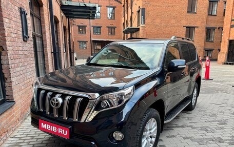 Toyota Land Cruiser Prado 150 рестайлинг 2, 2017 год, 3 670 000 рублей, 2 фотография