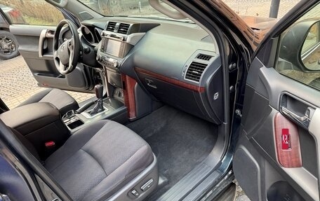 Toyota Land Cruiser Prado 150 рестайлинг 2, 2017 год, 3 670 000 рублей, 13 фотография
