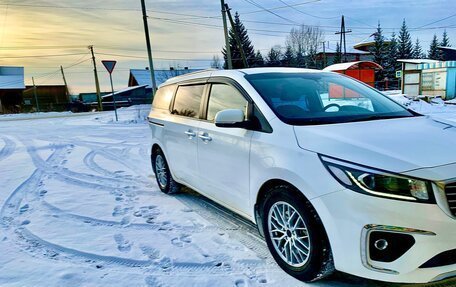 KIA Carnival III, 2019 год, 2 100 000 рублей, 1 фотография