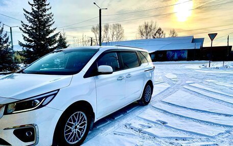 KIA Carnival III, 2019 год, 2 100 000 рублей, 2 фотография