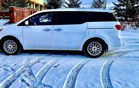 KIA Carnival III, 2019 год, 2 100 000 рублей, 6 фотография