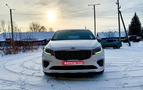 KIA Carnival III, 2019 год, 2 100 000 рублей, 3 фотография