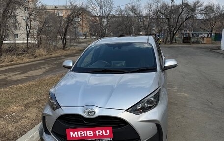 Toyota Yaris, 2021 год, 950 000 рублей, 2 фотография