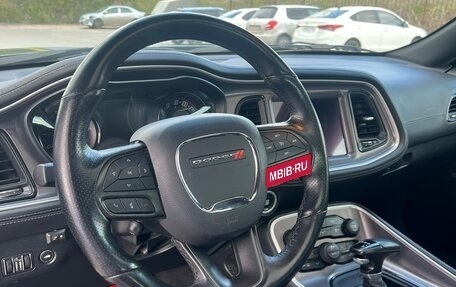 Dodge Challenger III рестайлинг 2, 2021 год, 4 680 000 рублей, 19 фотография