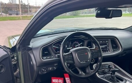Dodge Challenger III рестайлинг 2, 2021 год, 4 680 000 рублей, 18 фотография