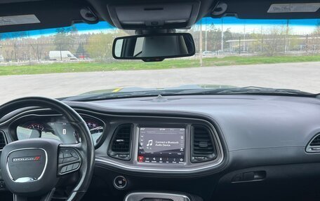 Dodge Challenger III рестайлинг 2, 2021 год, 4 680 000 рублей, 28 фотография