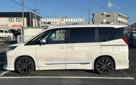 Toyota Noah III, 2021 год, 1 980 001 рублей, 8 фотография